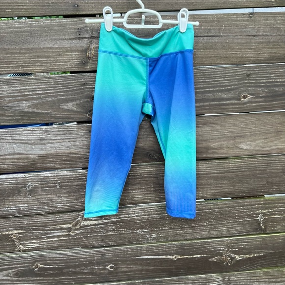 Ombré Workout Outfit - Picture 5 of 6